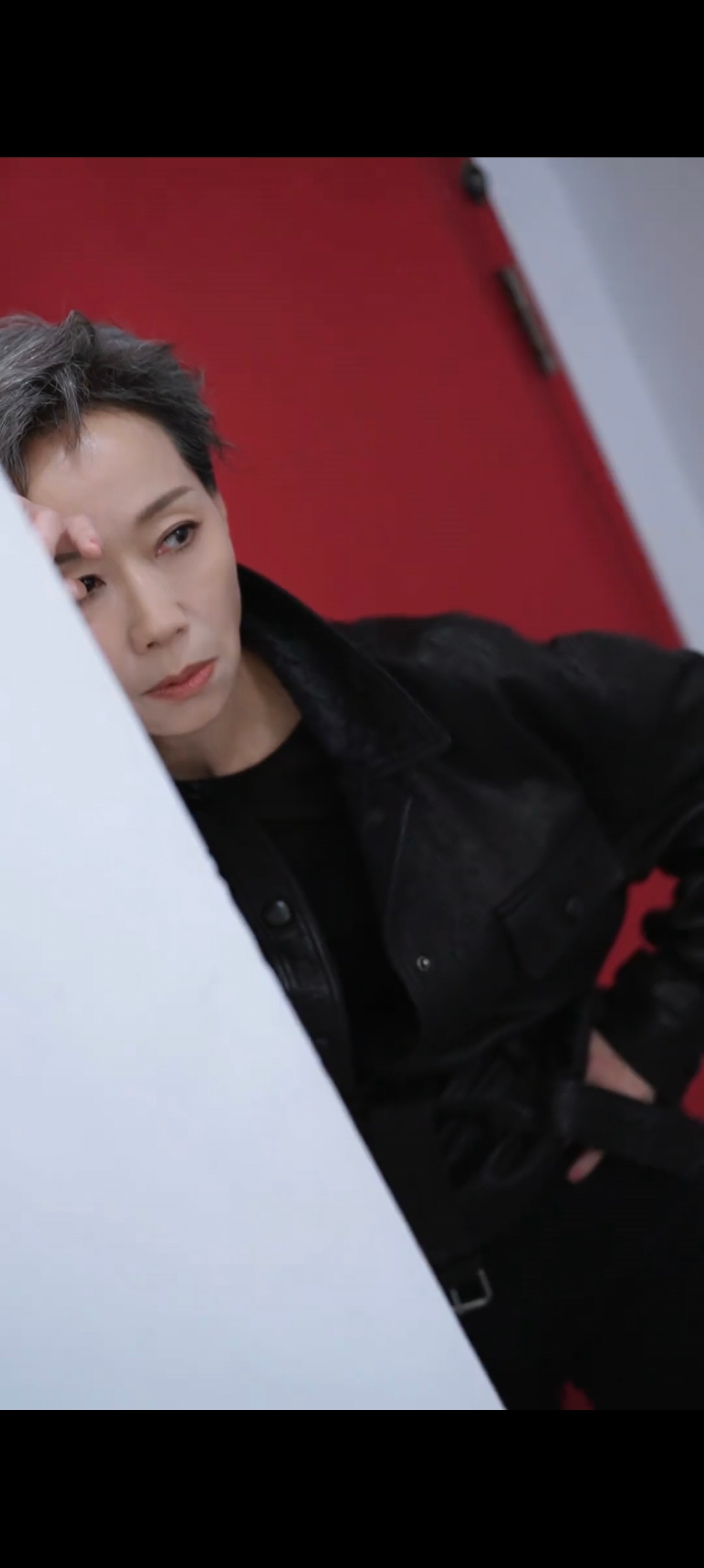 我说们叶丝那么多新图哪来的，一搜家童的名字才发现更新视频了。。。什么意思，当了家