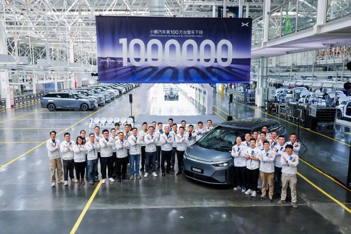 小鹏汽车又搞出大动静了！此前何小鹏透露2026年要推4款“一车双能”新车，其中还