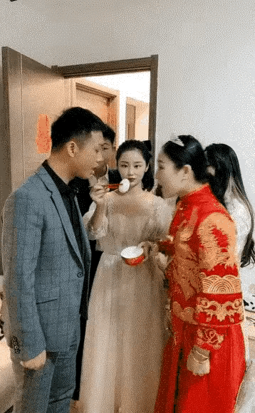 这是有故事的眼神啊[大笑][大笑]