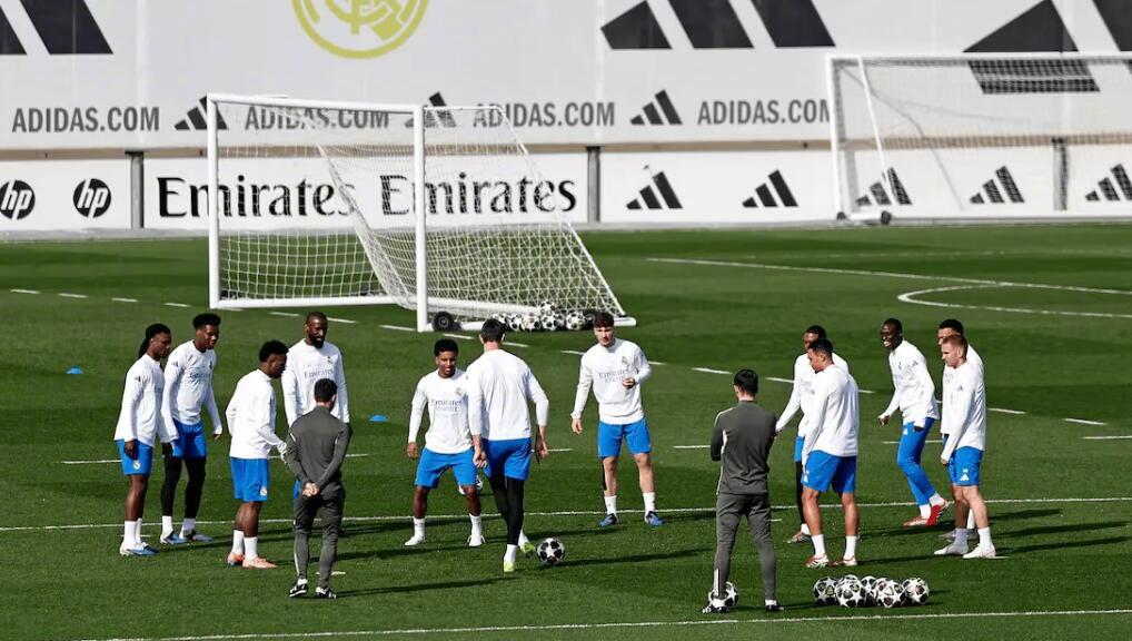 阿斯报报道，赫伊森将无缘出战对阵本菲卡的比赛。他的右比目鱼肌超负荷损伤恢复进展十