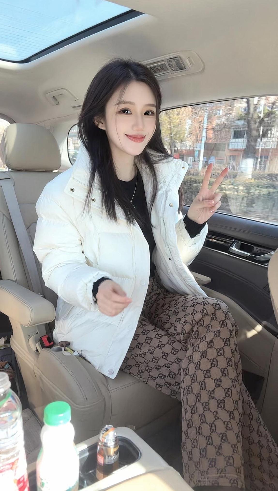 冬日车内照 抖音ai创作