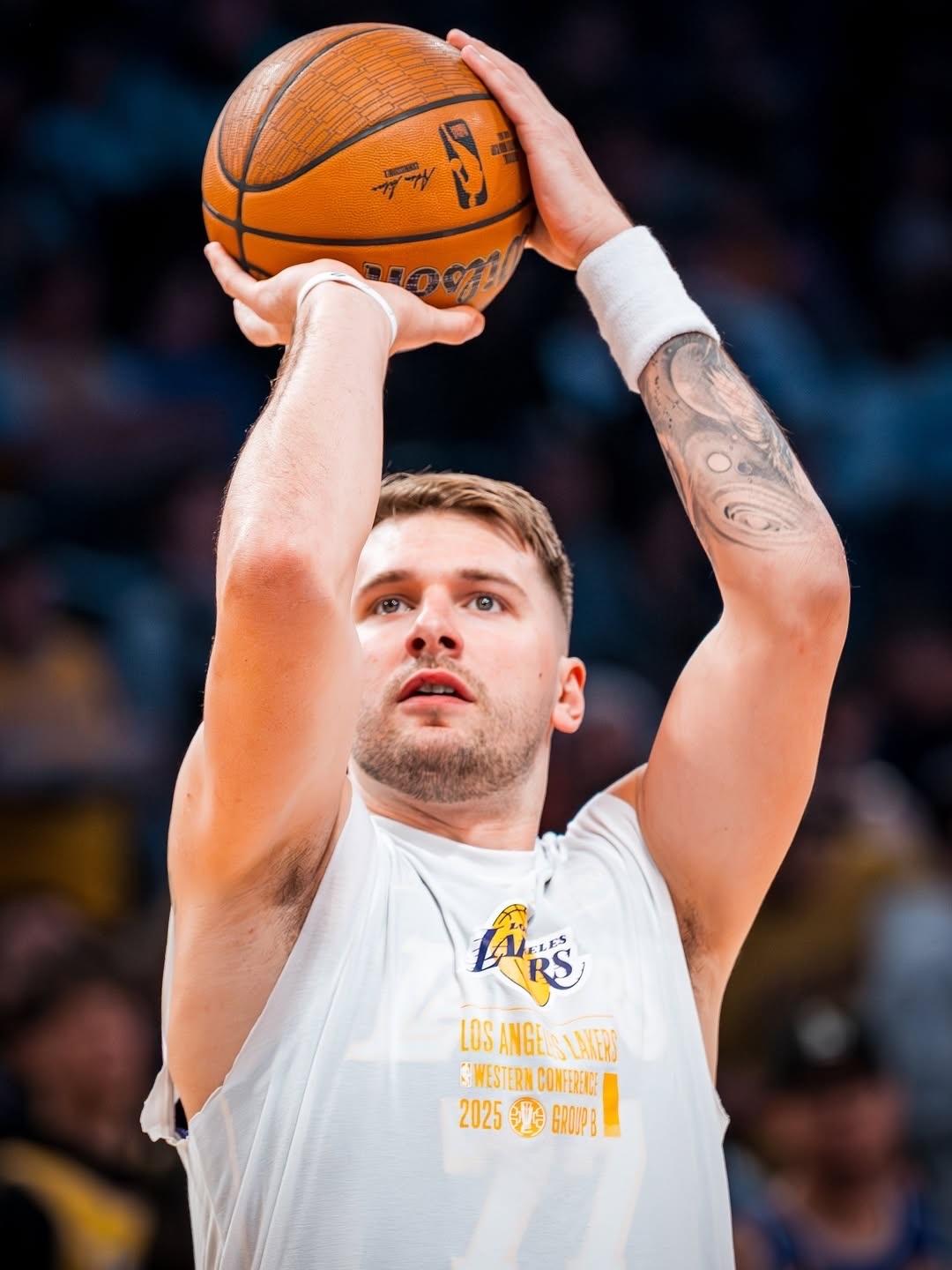 湖人队在今日比赛中三分球37投仅7中，这“打铁”表演确实辣眼睛。但这并非偶然，本