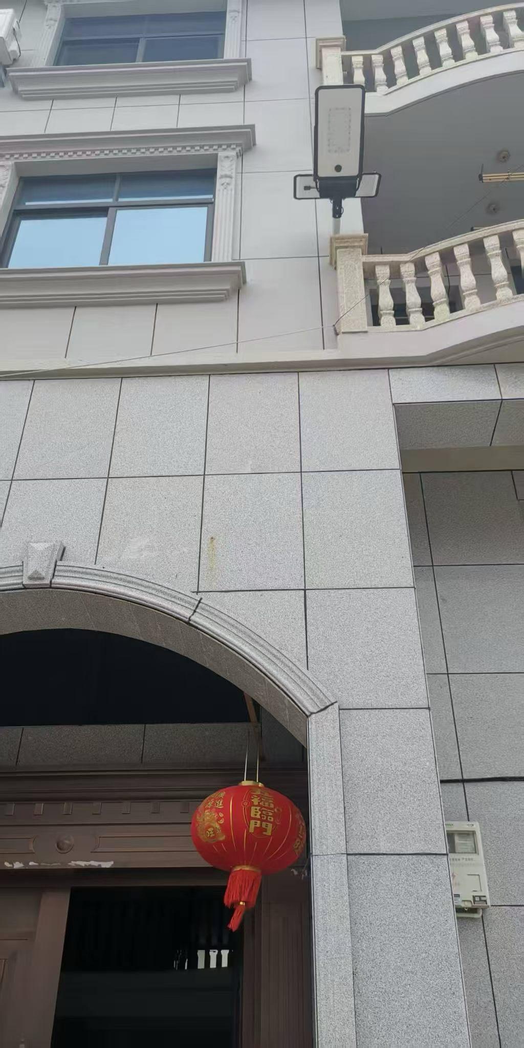 人与人之间最珍贵的东西是什么?
最近我父母的农村房频频出镜，原因是道地头增添了许