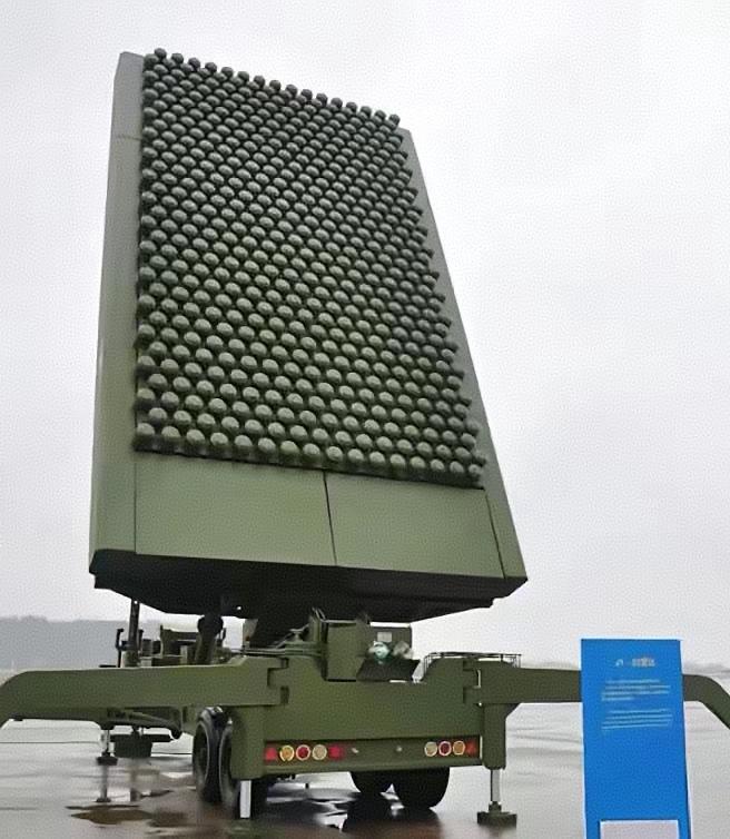 美军对委内瑞拉打还是不打？
对此特朗普很是头疼。一边担心打的话，中俄态度，特别是