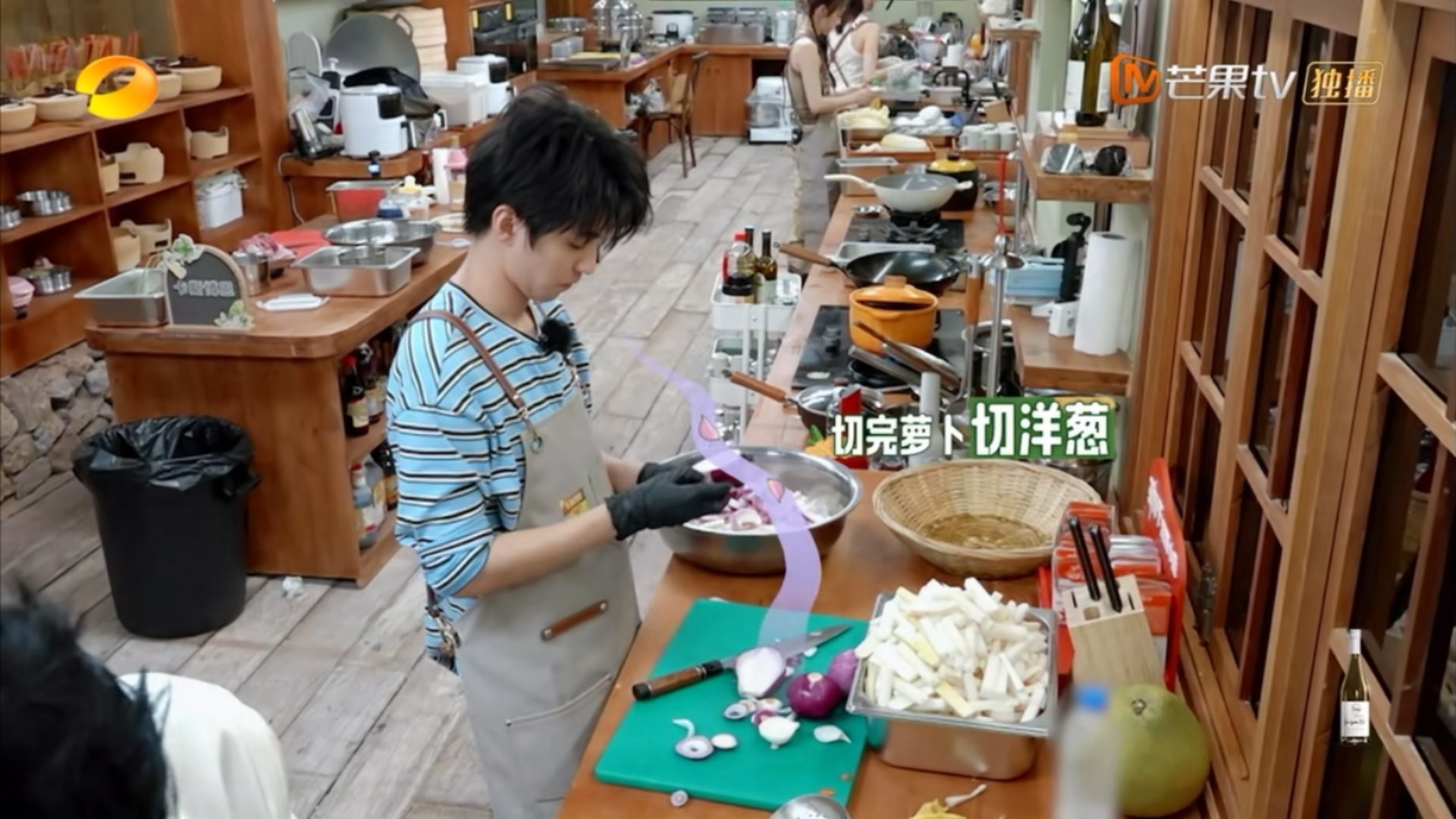 中餐厅这个后期哈哈哈哈哈哈凯子切洋葱： 