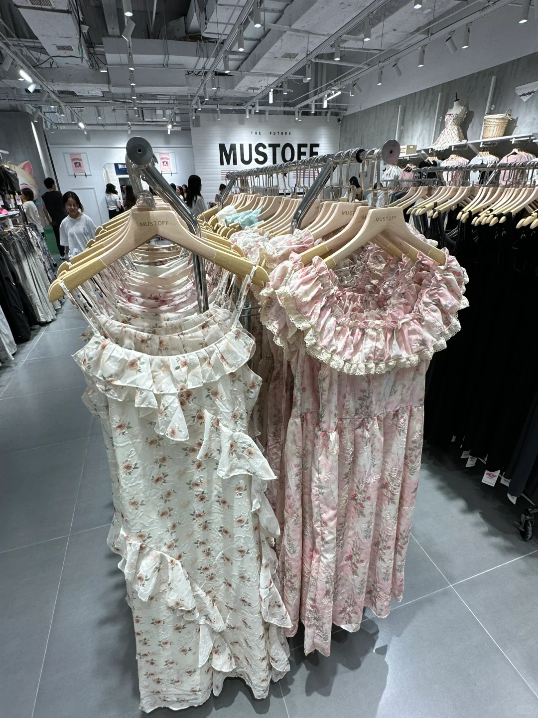 来杭州玩不用带衣服是真的诶！！！！！