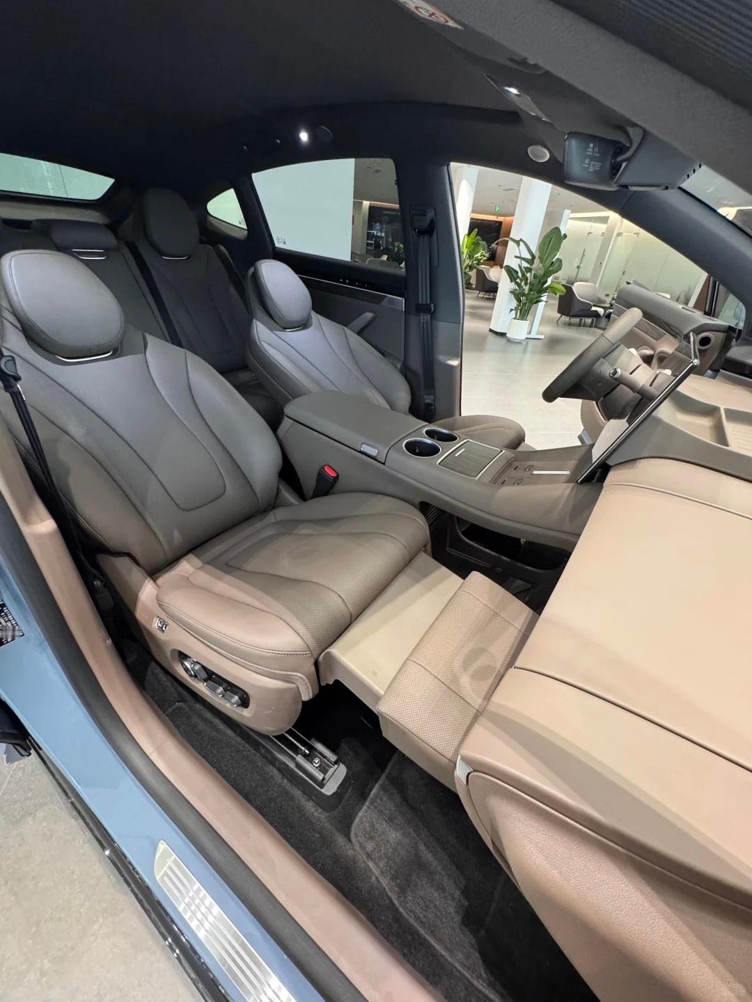 零重力在哪才是最合适的？？？智界的零重力座椅在前排，新款主驾也有享界S9的在后排