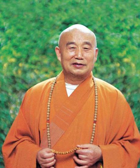 云南玉溪灵照寺方丈释永修遇害离世后，僧众整理遗物时，在他名下银行卡里查到数百万元