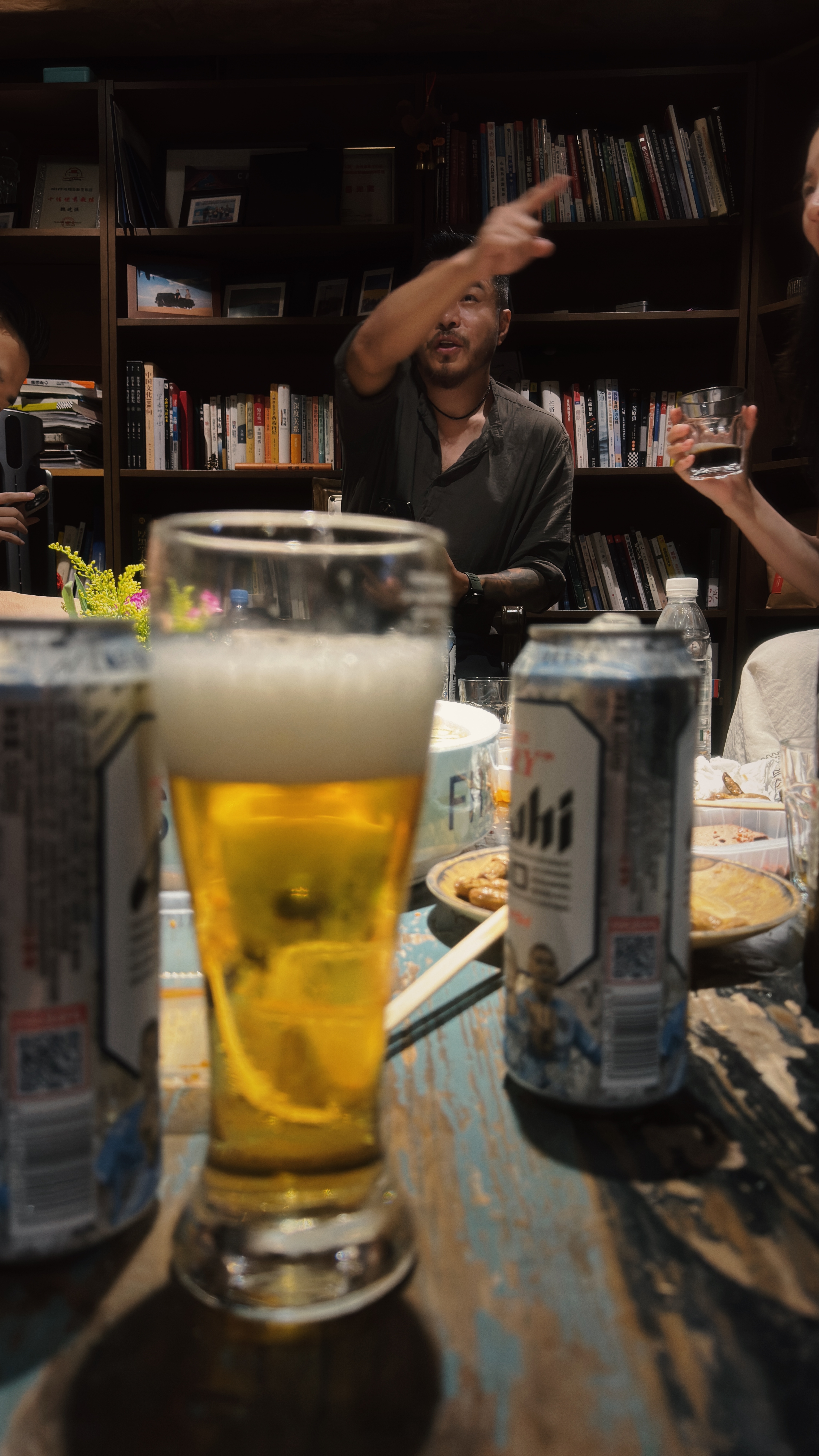 回家了，整个人庸庸的，感觉世界很美好。但之前在北京一个礼拜喝高八回就有点儿吃不消