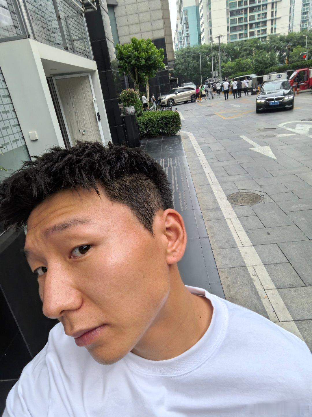 #阿如那 莽村的爱# 阿如那：我们莽村不相信爱情[挖鼻] ​​​