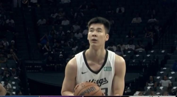 4分3助，然后下半场被雪藏！郭昊文这夏联首秀，主打一个高开低走。

NBA夏季联