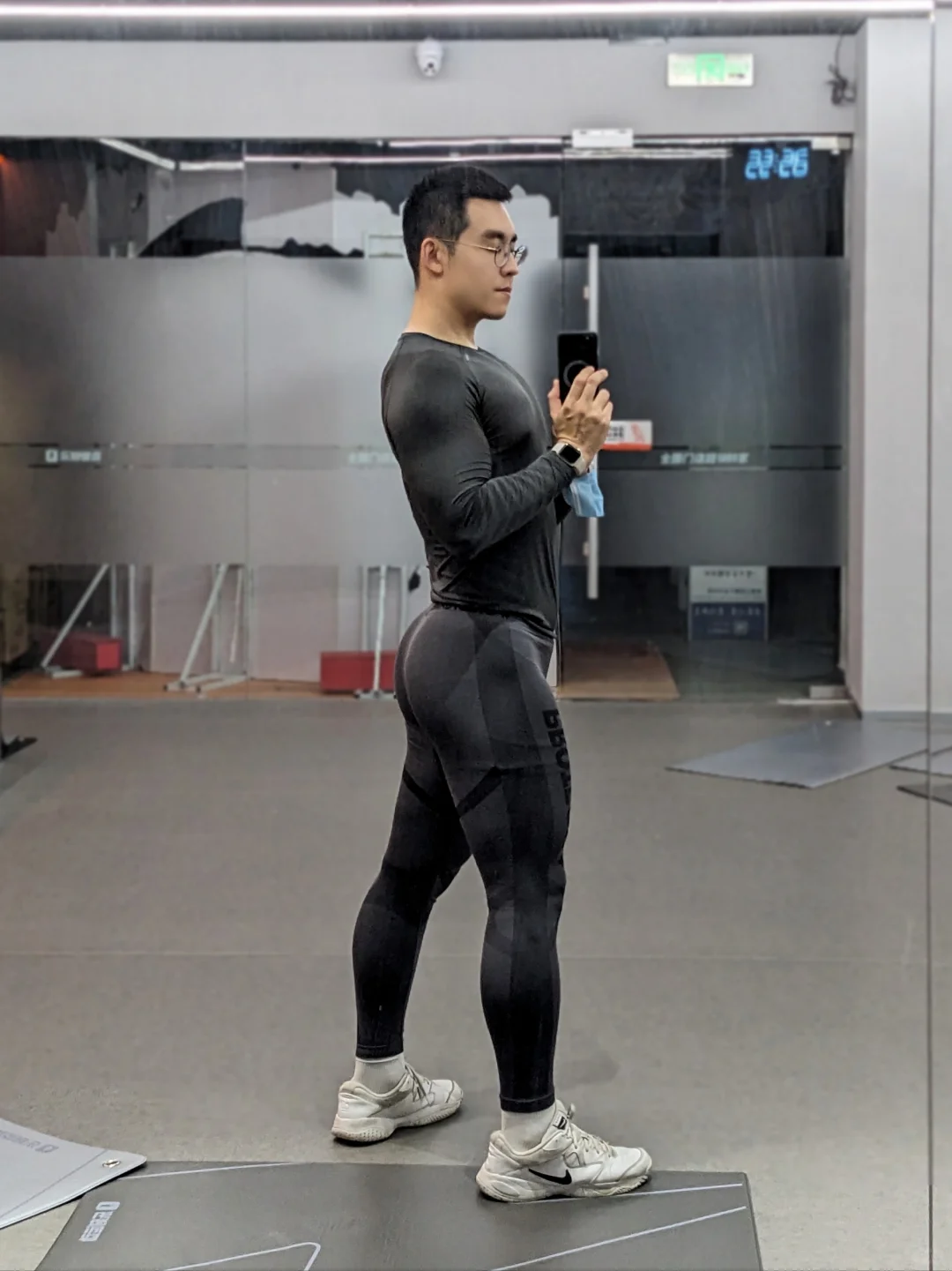 男生不练腿，迟早得。。（左滑