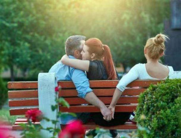 “成功白嫖5年！”海南海口，男子发达后，在外面养情人，5年转账159万，为表真心