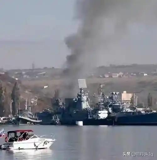 被乌击沉？俄罗斯8500吨巨舰沉码头，乌克兰狂揽战绩却被现场打脸
 
俄乌冲突战