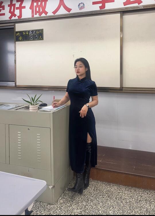 40岁人到中年还有仙气原来……