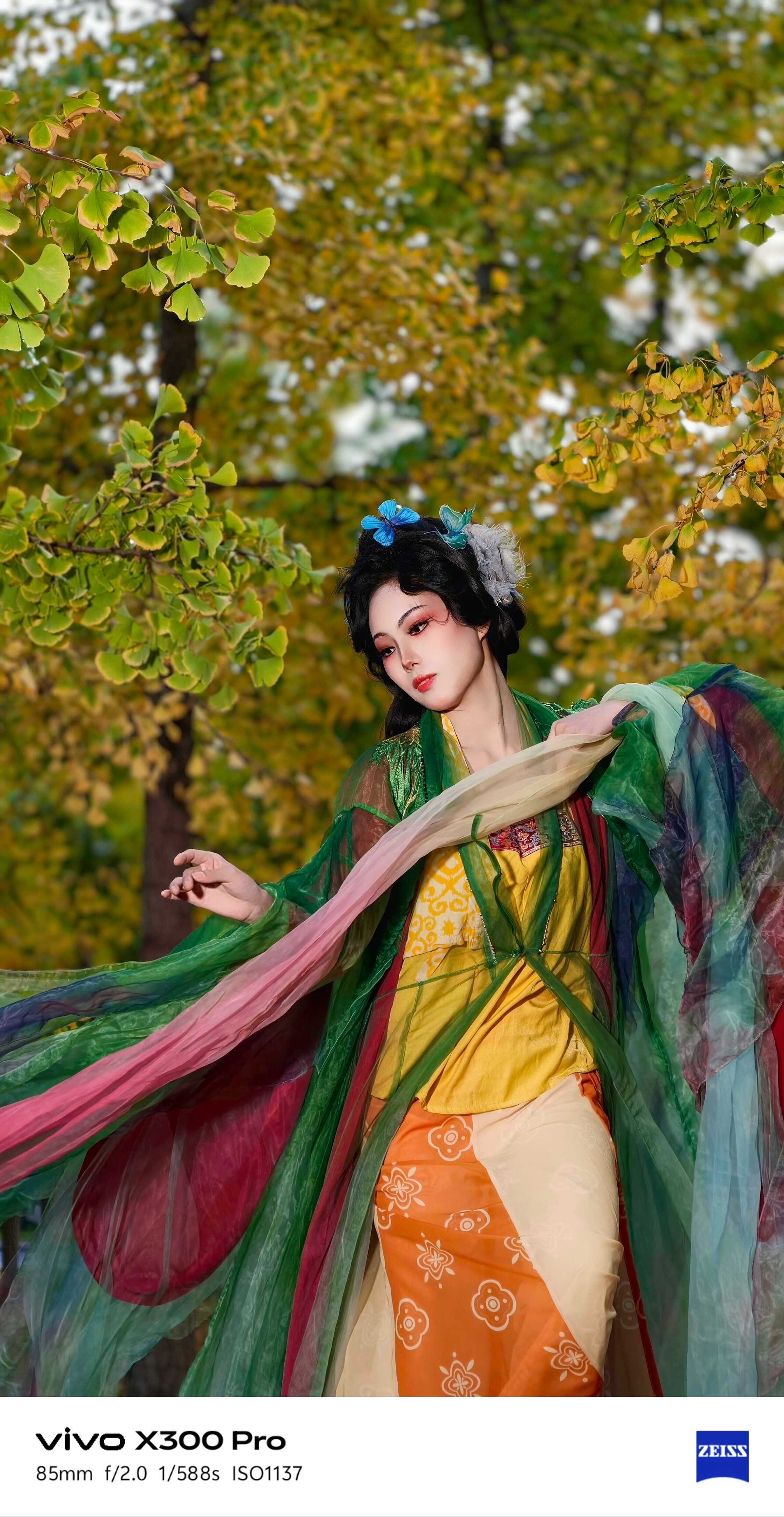 vivo X300 Pro85mm中焦段适合人像拍摄，f/2.0光圈带来柔和背景