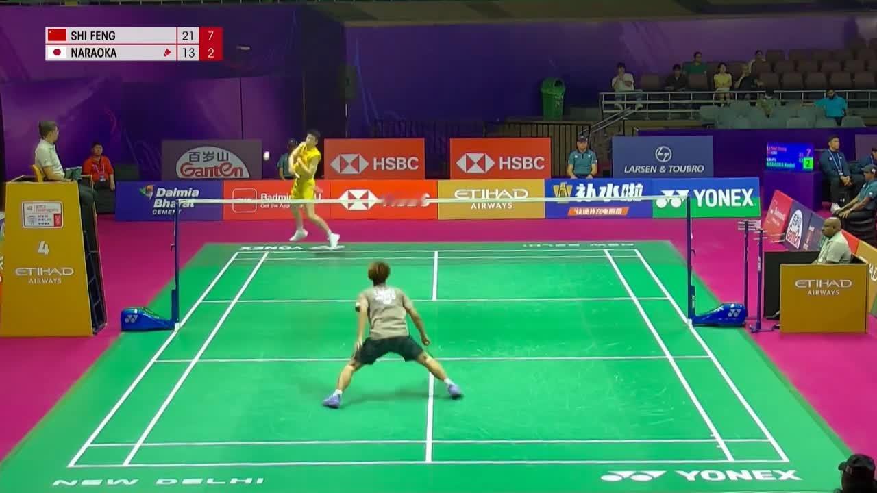 中国男乒、男羽真是一对难兄难弟啊，干啥都神同步！

随着李诗沣被奈良冈功大以2: