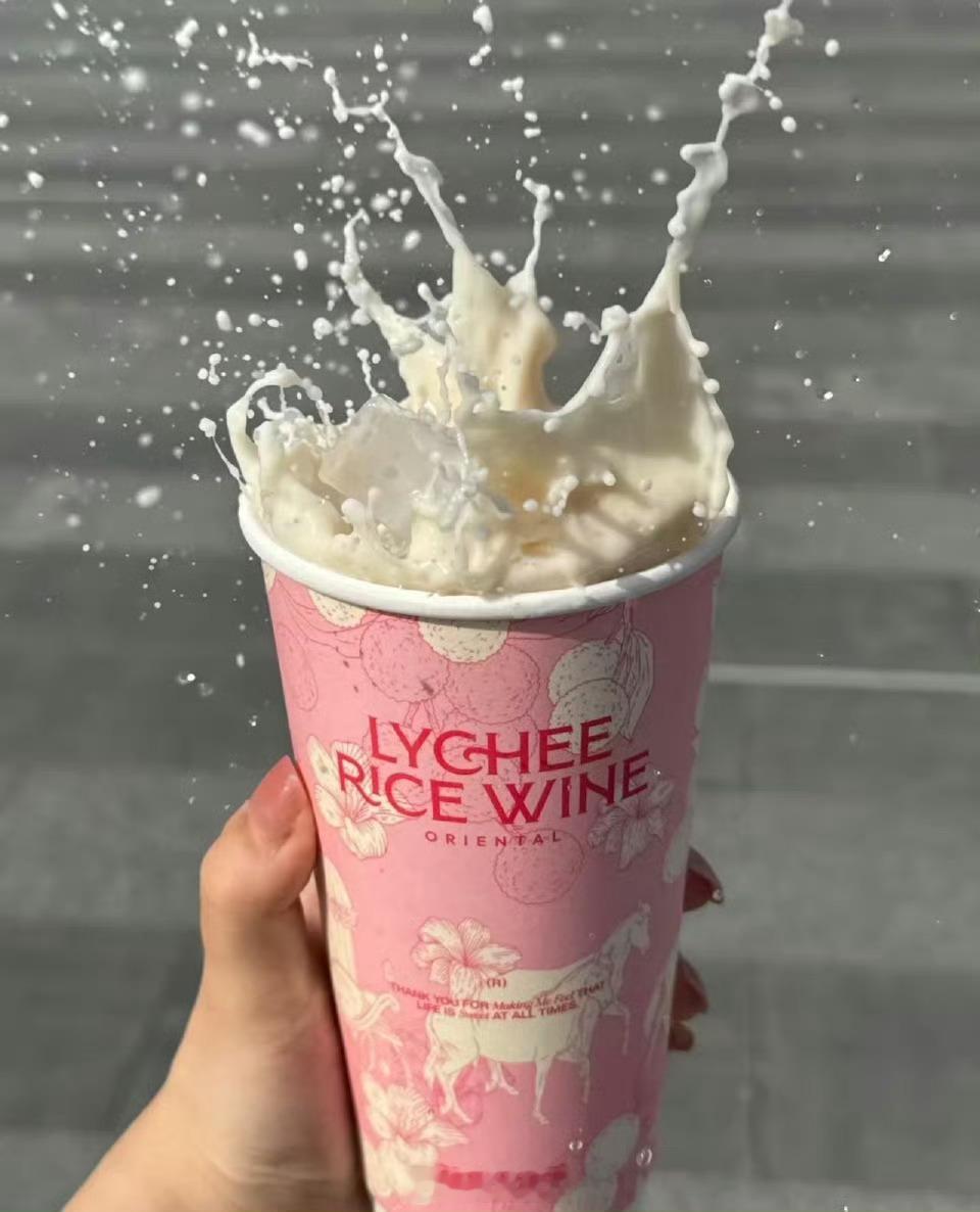 爷爷不泡茶今冬在广西第一次看见这个牌子没喝就过去了！最近在哈尔滨也开了，据说由来