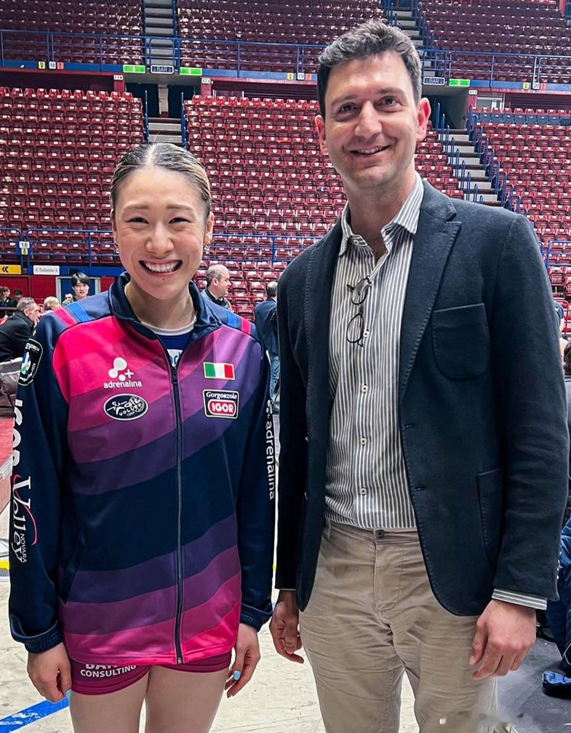 📸 费尔哈特·阿克巴什前往意大利的俱乐部探望了他在国家队的弟子——石川真佑和关