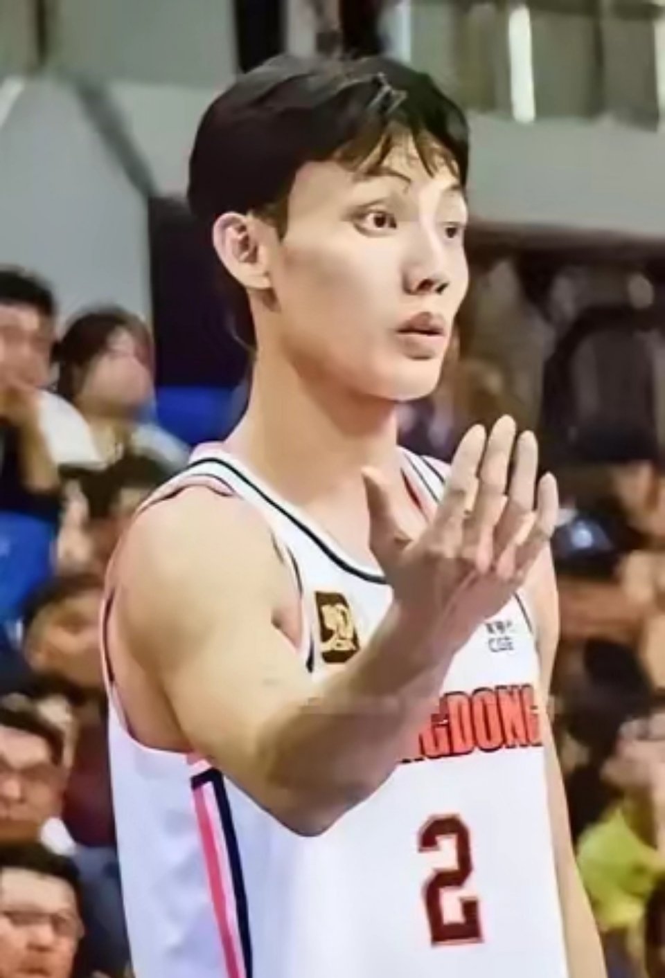 广东球迷冲起来啊[得意]CBA全明星第二周球迷投票结果出炉，广东队徐杰距离CBA
