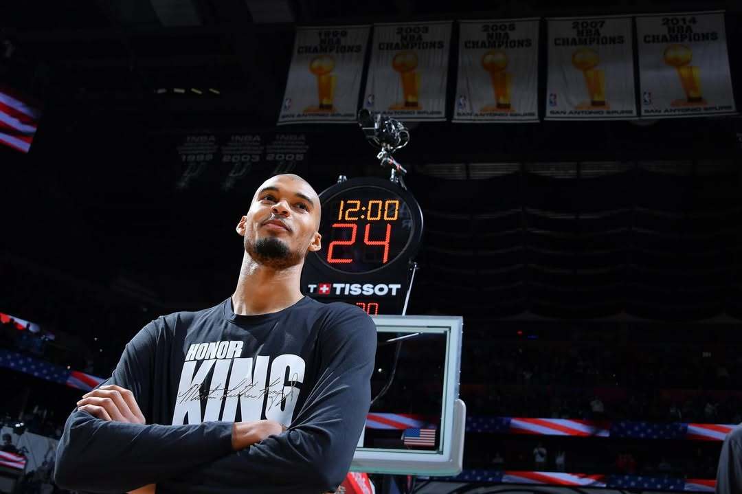 昨天比赛的一波帅图，光了也强了👽👨🦲雄鹿vs马刺