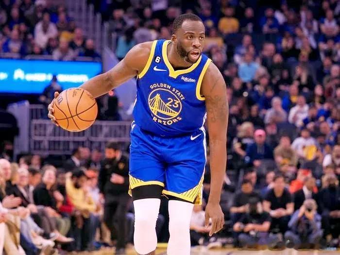 北京时间7月1日NBA勇士队官方宣布：与前锋球星追梦格林达成了一份四年1.0亿美