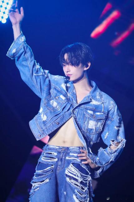 杨迪队二创舞台笑到好六录制暂停杨迪文俊辉李雪琴解锁全新打开方式，二创《心愿便利贴