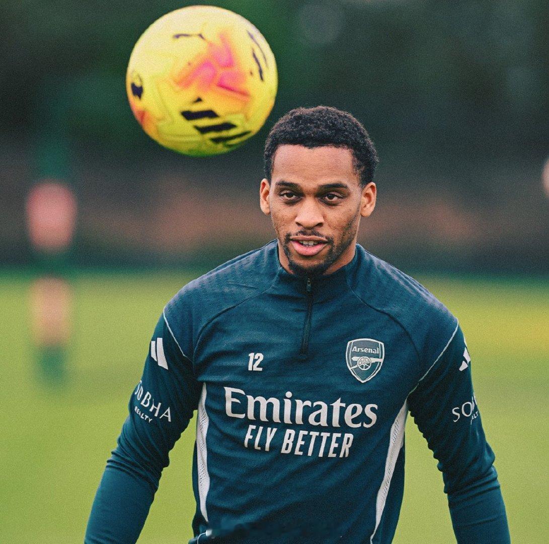 吉布斯建议阿森纳应该让廷伯休息一下：“如果非要挑点不足的话，我觉得可能就是，廷伯