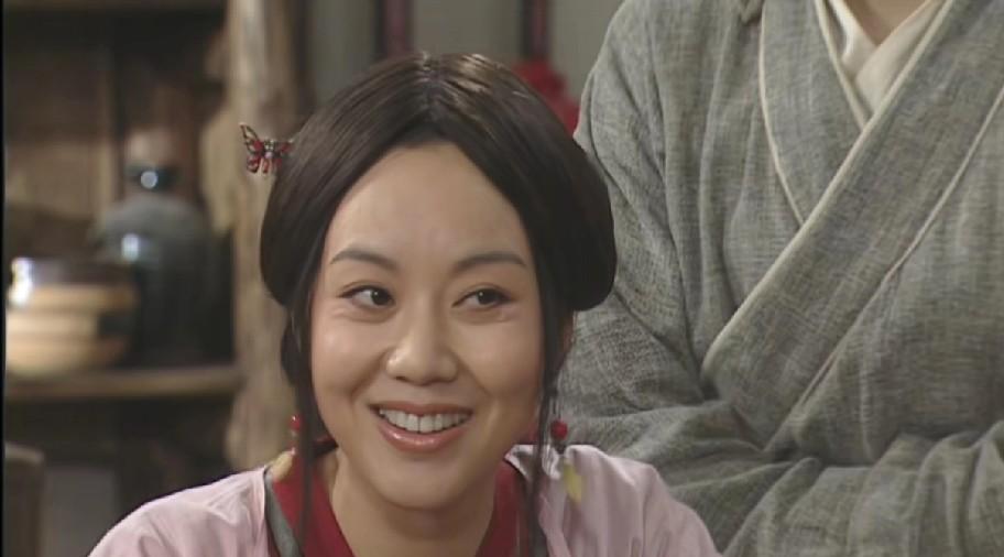 17年后，《武林外传》被4K高清修复了。
但有个东西，AI永远修不好。
我们搓着