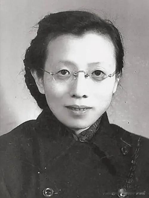 党组织派她潜伏南京，给了二十根金条。结果这个女人，打了整整三年麻将，把钱输了个精