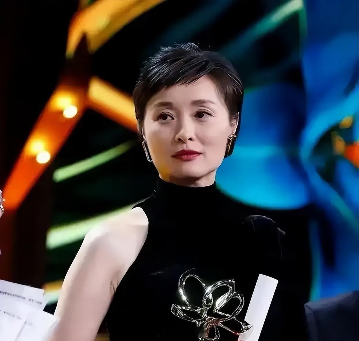 吴越这几年演的电视剧几乎是逢演必提：「扫黑风暴」「县委大院」「繁花」「180天重