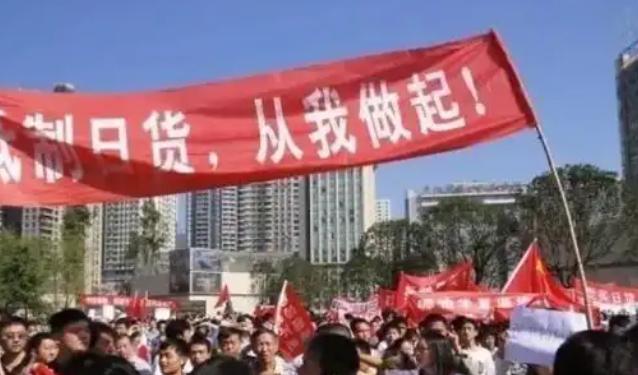 反差太明显了。从前中日一有摩擦，全民自发抵制日货的声音铺天盖地，如今中日博弈持续