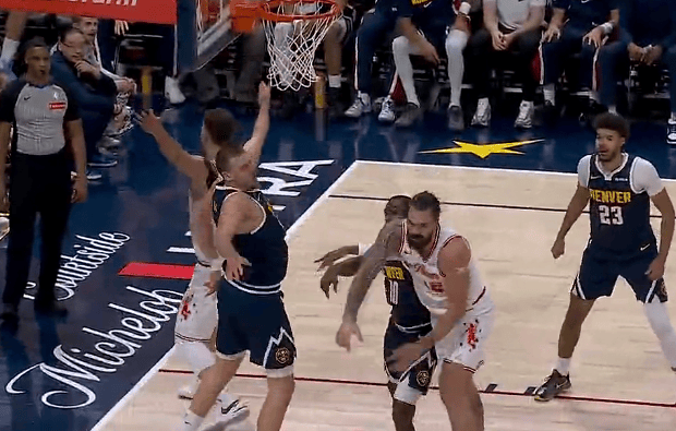 申京篮下进攻未果，乌度卡不满裁判抱怨与申京双双吃T