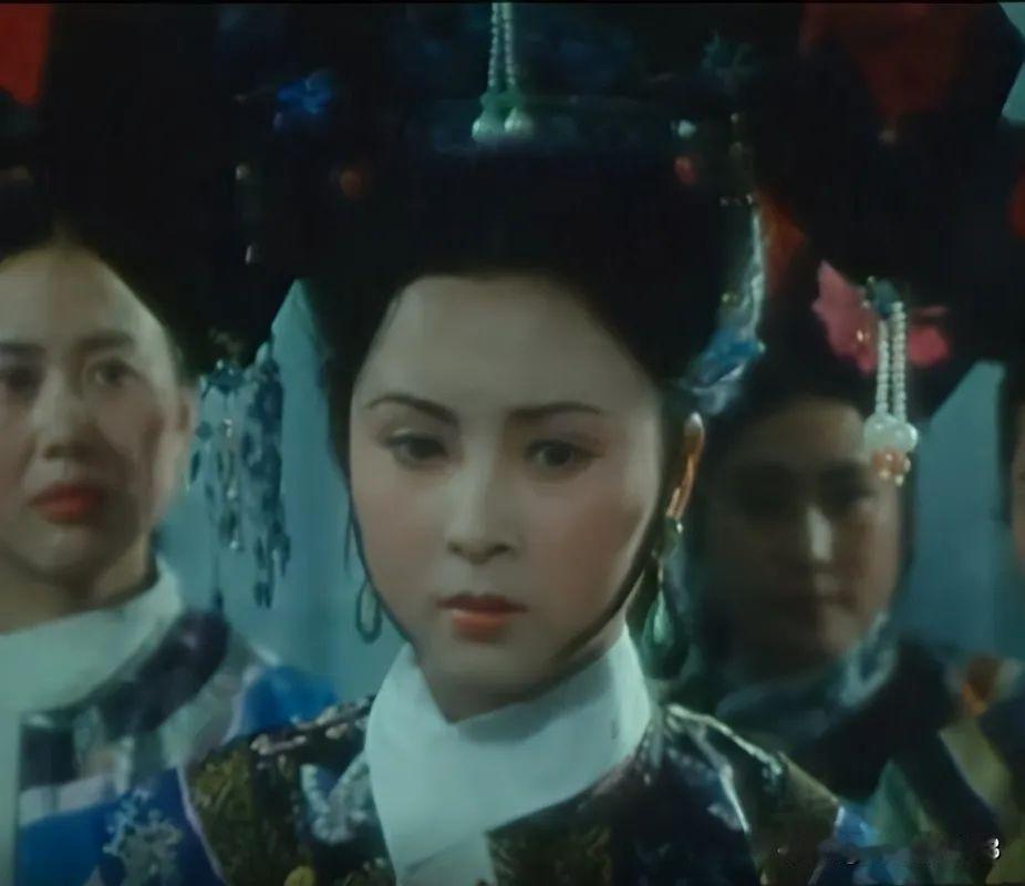 被誉为黄梅戏五朵金花之一的杨俊当年要不是因为肥胖差一点成为电影明星。
1982年
