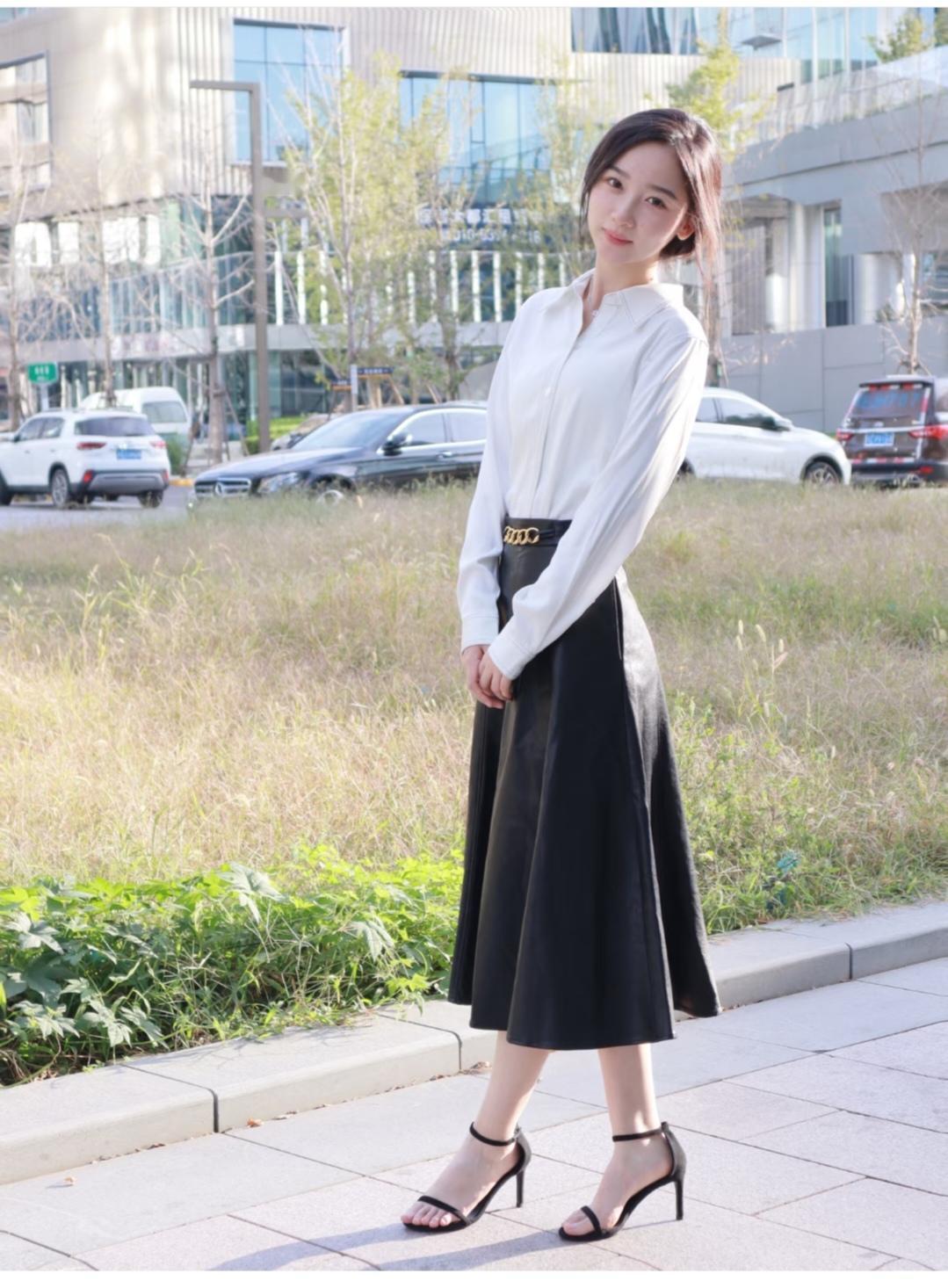 这脚丫子真是又嫩，又白净。