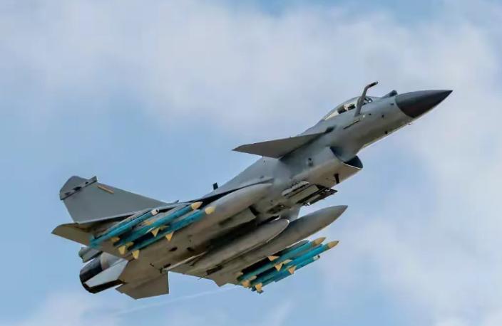 中国网友又想出了一个制裁日本的绝招，就是学俄罗斯彻底关闭中国领空，不允许日本飞机