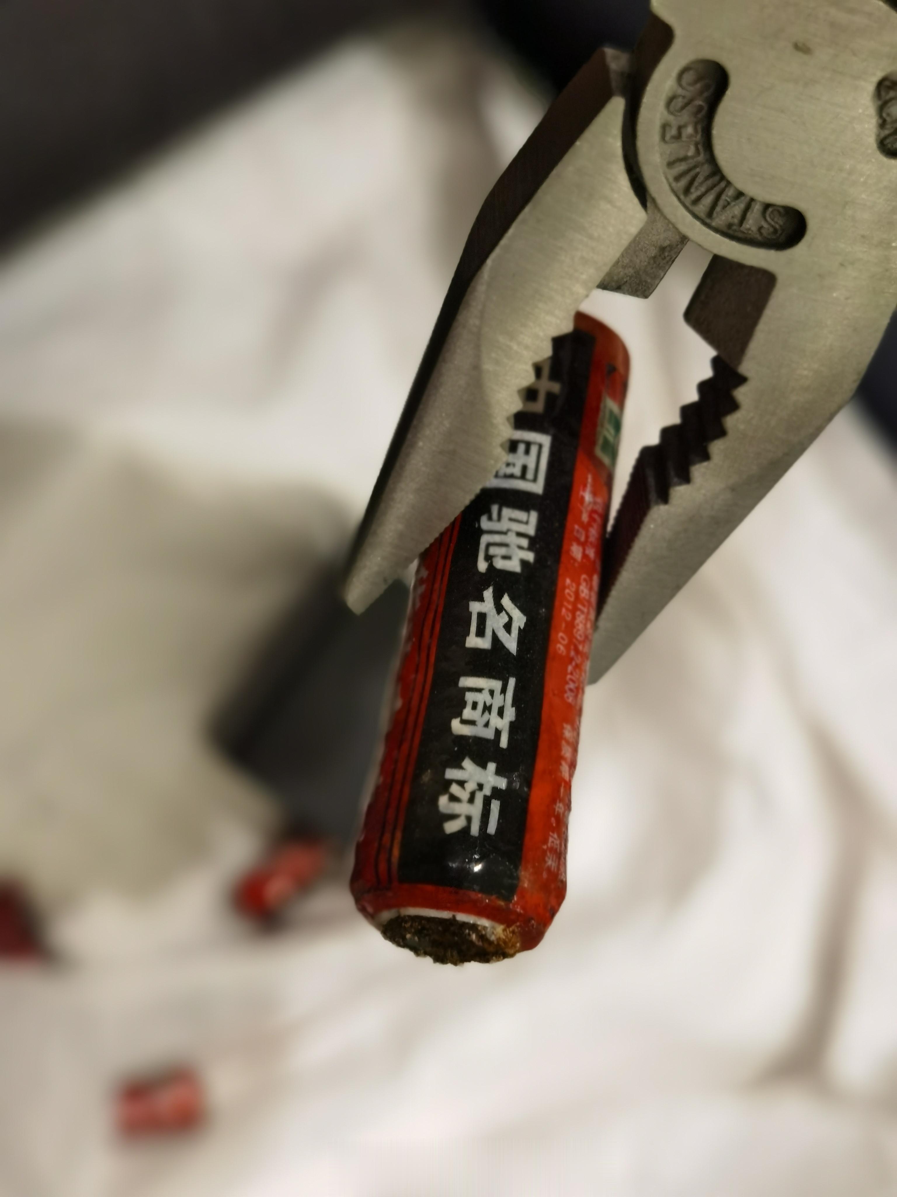 拆了个班长001A电台，这电池直接让我小脑萎缩了[苦涩] ​​​