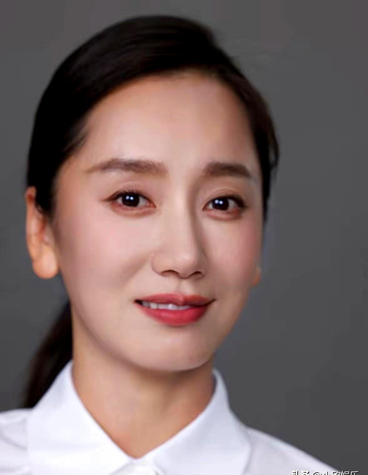 董晴这姑娘，真的跟淄博烧烤一样，越品越有味儿！

《我的山与海》里她演的李娟，泼