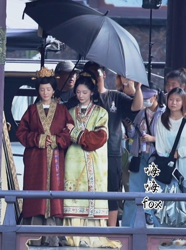 杨幂杨幂粉丝拍杨幂原声杨幂转身听取萌声一片 谁敢听杨幂粉丝原声，梦女病犯了，一转