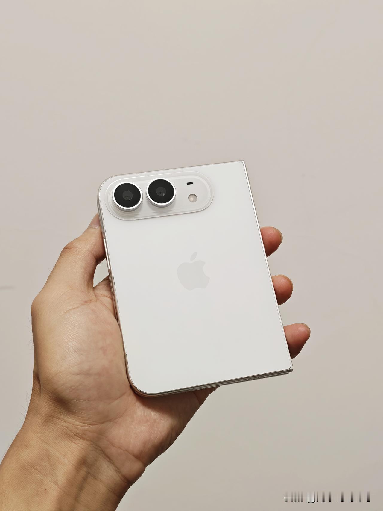 小米18 Fold硬刚iPhone Ultra阔折叠，硬件参数今年基本没有对手，