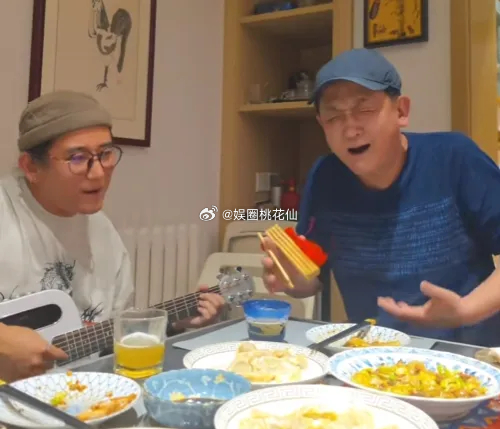 66岁梁天翻唱田震经典《靠近我》，直言想去看她演唱会，就算当工作人员搬箱子都愿意