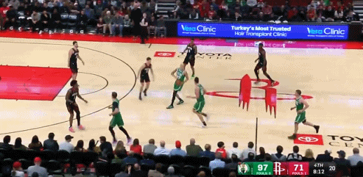 真让人着急啊
谢泼德这球商真的差点事……这个抢断快攻对于95%的后卫来说能轻松转