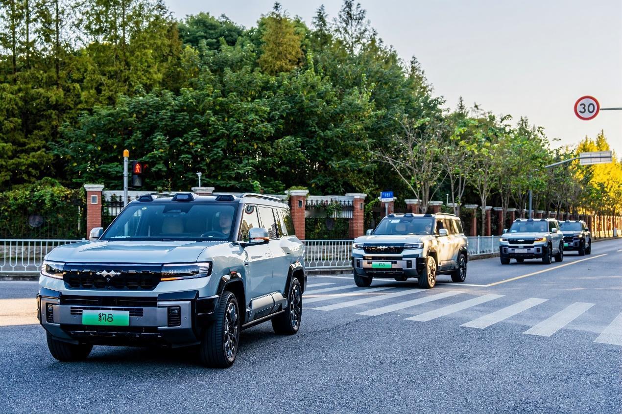 一个月前《这车值么》参加了豹8的静态体验，作为方程豹的旗舰车型，比亚迪把该价位能