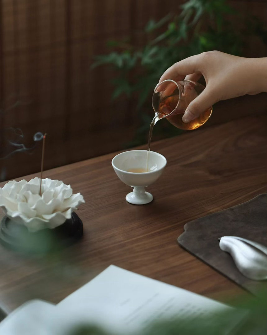 茶道  成年人的自愈，就藏在这茶席之间等茶慢慢泡开的时间里，把所有的事情都放一放