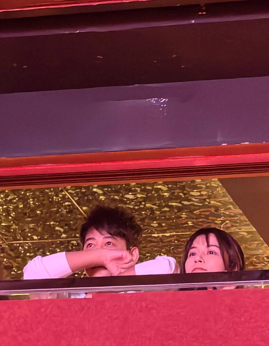 醒哥醒嫂去给老姚演唱会打气啦！还不忘打趣老姚这次没抢拍！朋友还是真的好！！！！