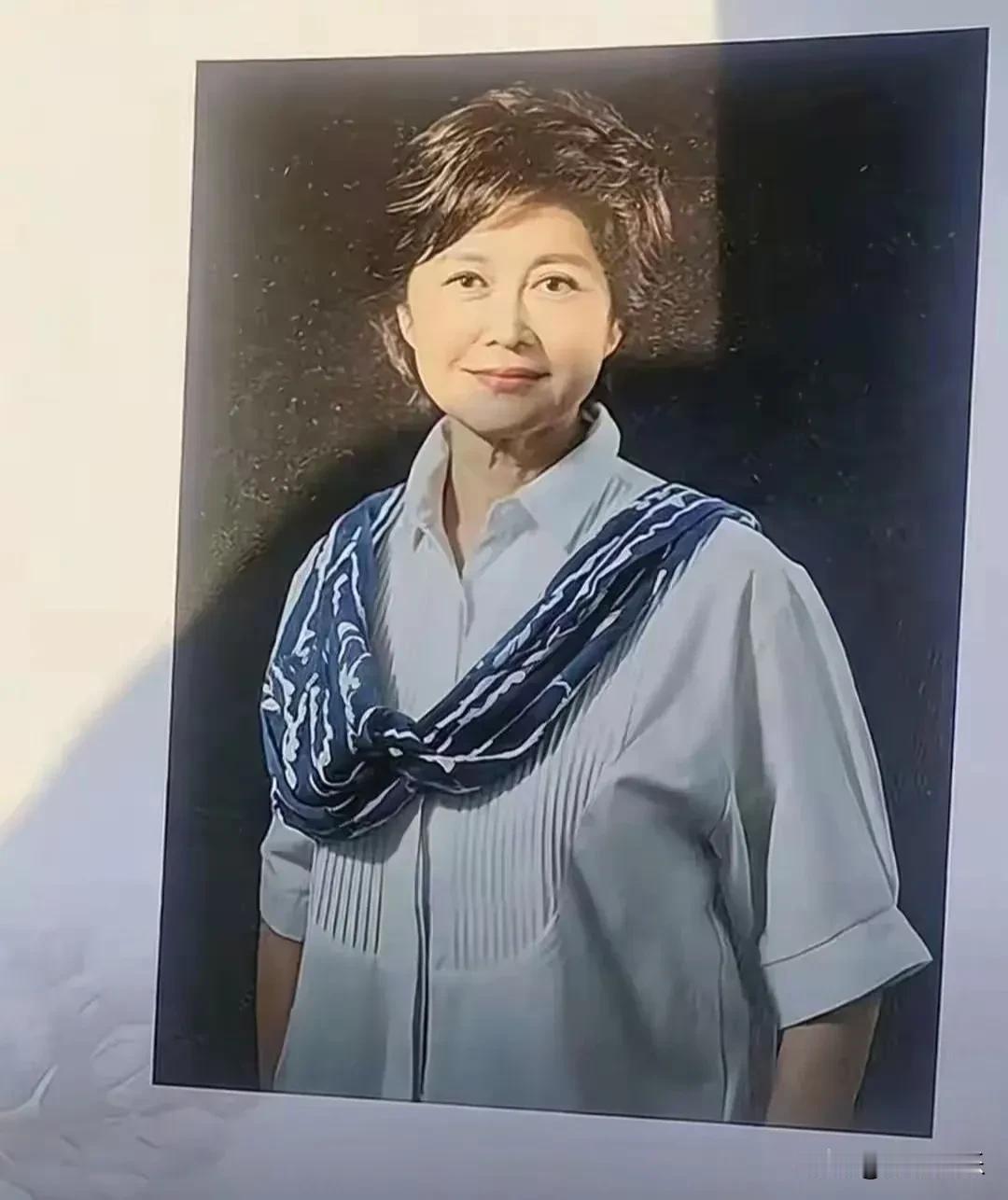 敬一丹告别仪式让半个主持圈哭红了眼！


9月17日，敬一丹遗体告别仪式在北京八