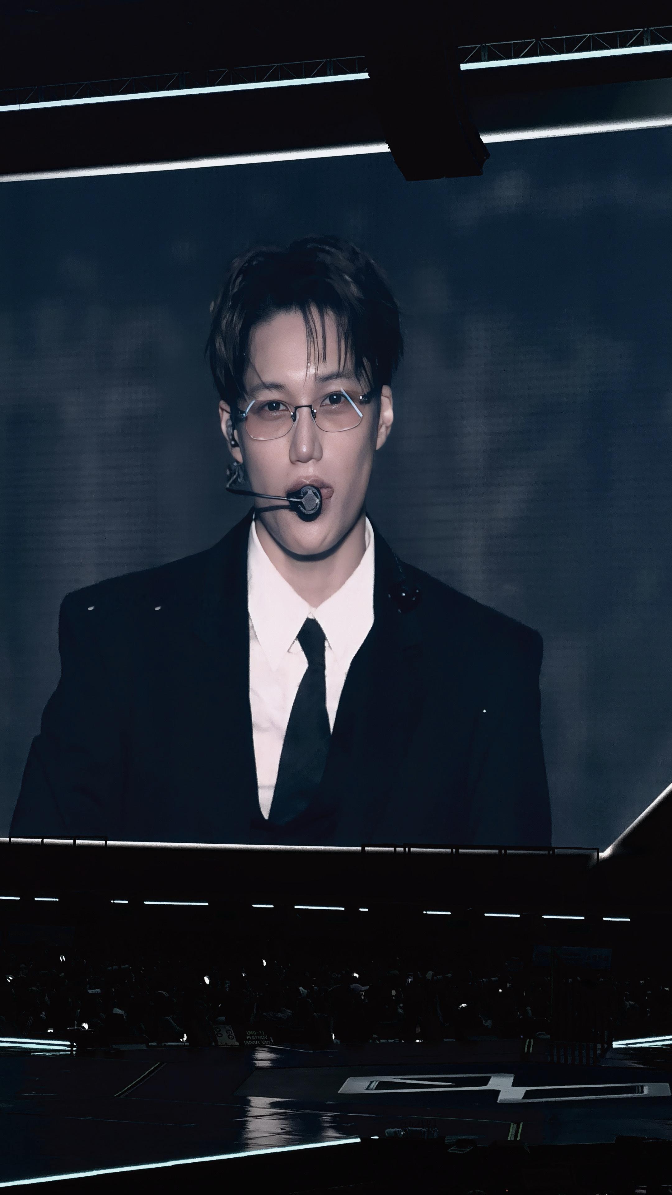 投稿：世界痛吻金钟仁金钟仁报以宽肩窄腰高鼻梁大眼睛高面部平整度小v脸202604