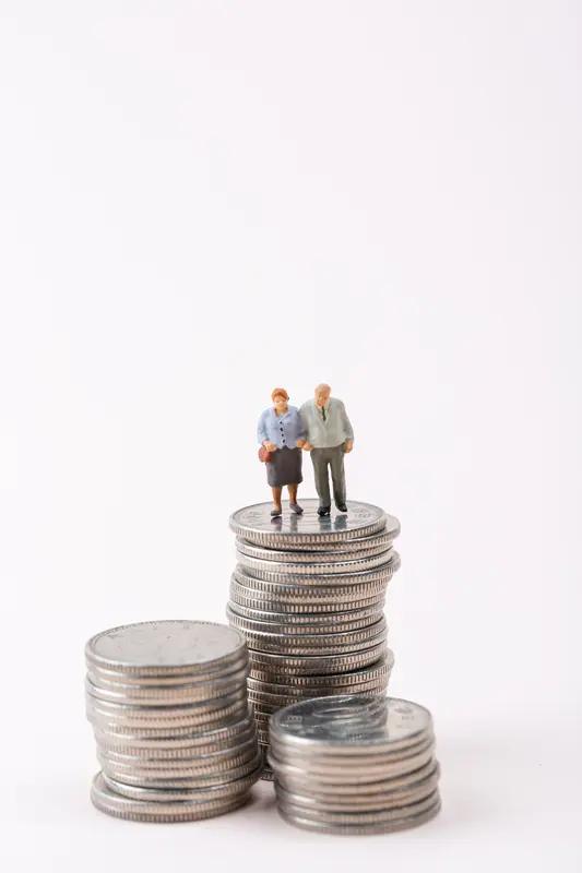 人家那是拚出来熬出来的，你现在多少岁，人家现在多少岁。你现在一个月4千多，他在你