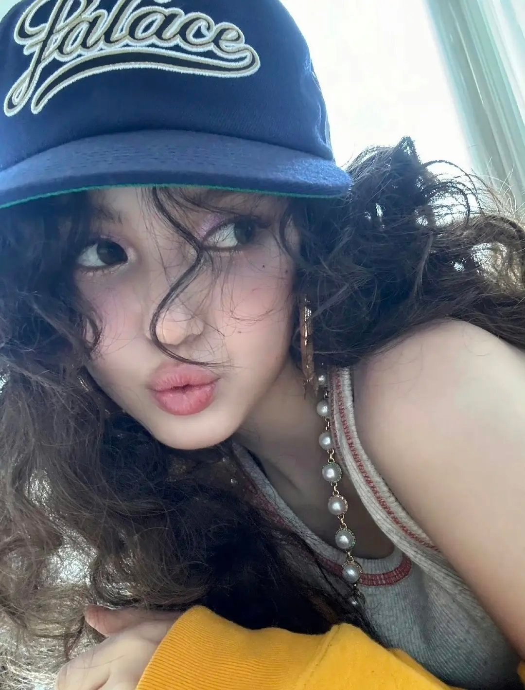 赵露思最近是想走丹尼尔的风格吗？ 