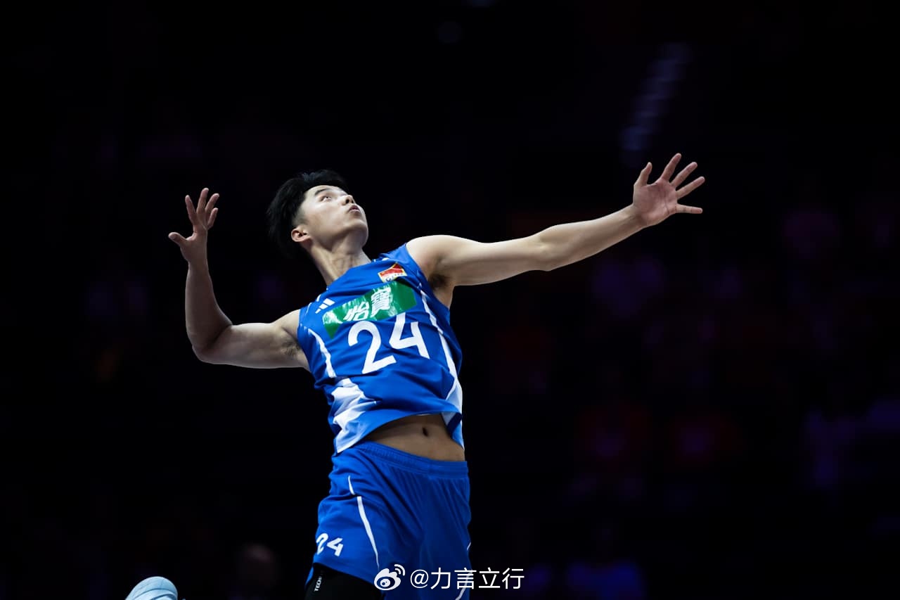 中国男排vs阿根廷男排 杨宝淇搭档李磊首发，连续三天比赛，海宁教练进行了球员轮换